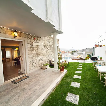 Ionic Bed and breakfast